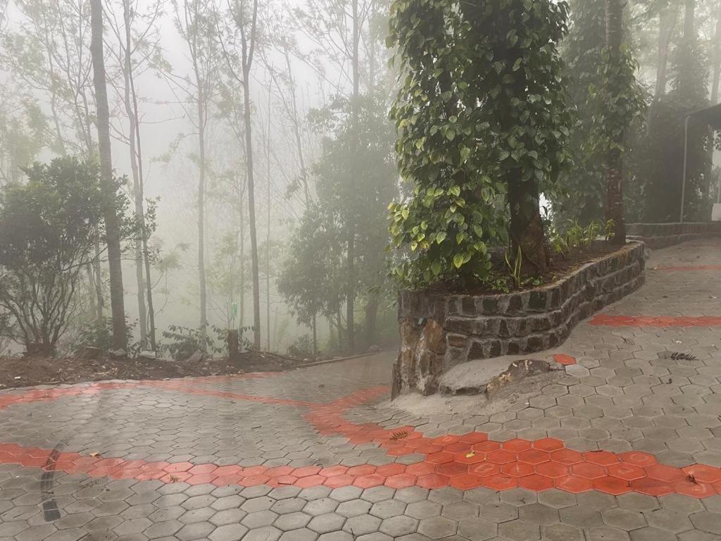 100 Oaks Estate Hotel Yercaud Exterior photo